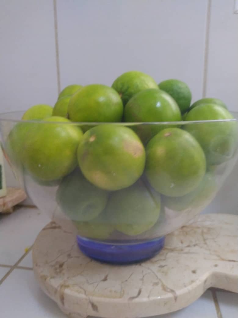 A bowl full of Cuban limes